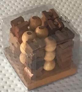 Mini 3D Tic-Tac-Toe Handmade & Organic 3D XOXO Brainteaser Wooden Puzzle - Imagen 1 de 4