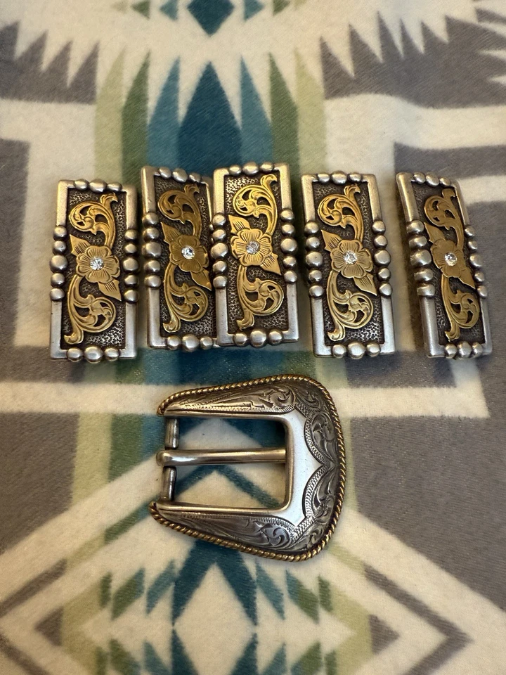 Hebilla y 5 piezas de cinturón de acero inoxidable (Conchos Chicago tornillos cuero artesanía hágalo usted mismo) Foto 1 de 1