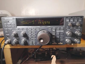 ÉMETTEUR-RÉCEPTEUR RADIO AMATEUR KENWOOD TS 870 HF, TRAITEMENT NUMÉRIQUE DSP. TRES BON ETAT. - Photo 1/15