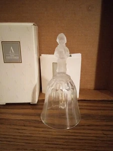 COLLECTIBLE AVON LEAD CRYSTAL BELL 1994 M I HUMMEL SOLOIST BOY - Picture 1 of 6