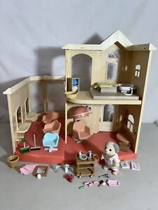 Calico critters/sylvanian families Vintage Beauty Salon With Hairdresser