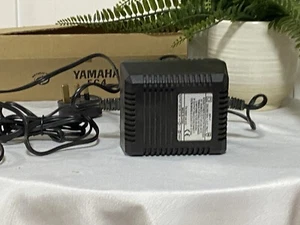 Adaptador de corriente Yamaha KPA6N para teclados portátiles   - Imagen 1 de 18