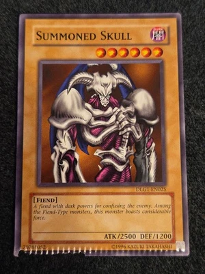 *Misprint* Yu-Gi-Oh! TCG Summoned Skull Dark Legends DLG1-EN025 - NM Crimped - Image 1 of 2