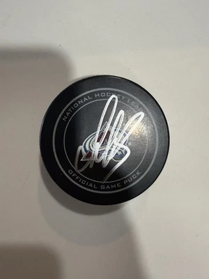 Disco de juego oficial firmado por Alexander Ovechkin Colorado Avalanche Foto 1 de 2