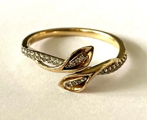 Classy 10K Yellow Gold 24 Natural Diamond Ladies Ring Band Calla Lily Size 7 - Picture 1 of 12
