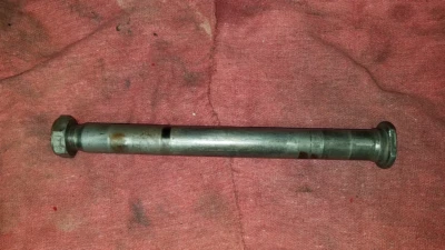 CRF450R HONDA 2005 (LOT A) REAR WHEEL AXLE W/ NUT 42301-KZ4-J40 - Image 1 of 4