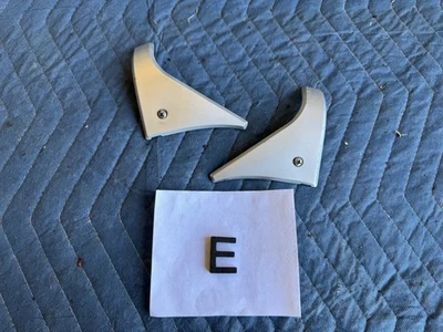 Volvo 240 244 1986-1993 sedán trasero esquina superior techo molduras par OEM #4893E Foto 1 de 4