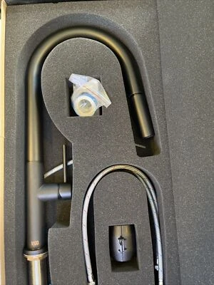 Grifo de cocina pulverizador extraíble Vigo Greenwich VG02029MB en negro mate Foto 1 de 4