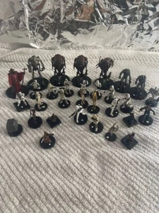 Lote de 31 figuras de miniaturas de Star Wars con personajes surtidos (mapas gratis) - Imagen 1 de 15