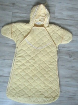 Винтажные зимние пучки Buntikins для новорожденного ребенка желтые с капюшоном от Walter J. Munro - Изображение 1 из 4