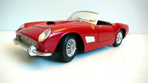 POLISTIL  1/16 ème  FERRARI CABRIOLET CALIFORNIA  TRÈS BON ÉTAT  MÉTAL Lg 26 cm - Imagen 1 de 10