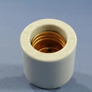 Leviton Porcelain Lampholder Light Socket 2-Piece 250V Medium Base 30 NO CAP - Picture 1 of 3