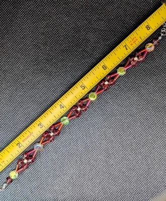 Pulsera de cristal facetado brillante borgoña y verde primavera Foto 1 de 4