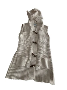Old Navy Sweater Vest Cable Knit Hooded Pockets Wood Buttons Retro Girl's Large - Picture 1 of 5