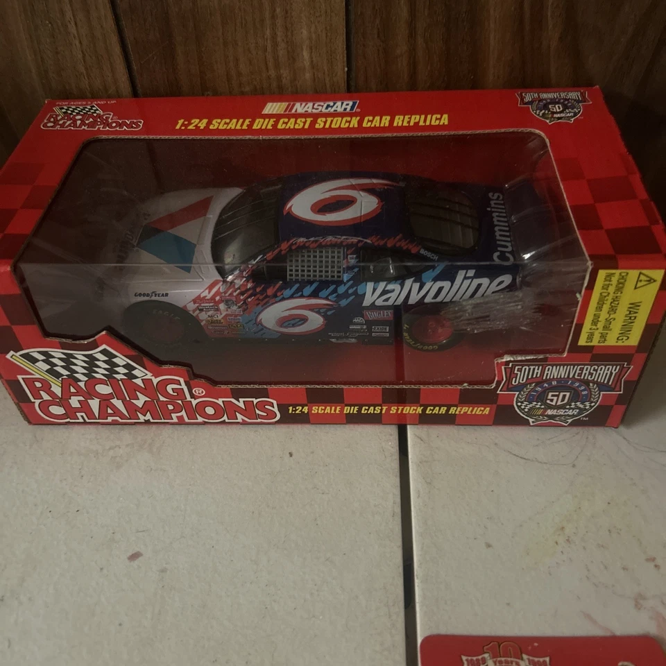 Racing Champions #6 Mark Martin 2000 Preview Valvoline Cummins Ford Nascar 1/64 - Imagem 1 de 1