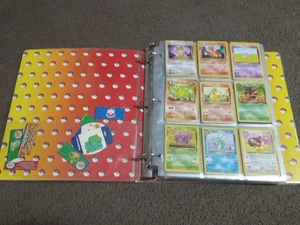 Pokemon Sammelmappe mit 31 Seiten (558) Vintage NM-HP Pokemon Karten - (H) - Bild 1 von 18