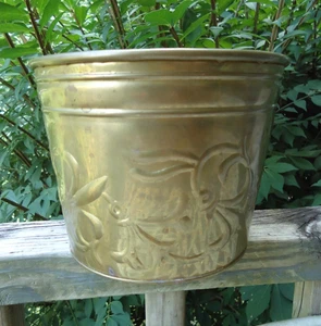 Jardinera de latón macizo Hosley de colección pátina diseño floral en relieve Lynwood IL - Imagen 1 de 11