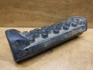1/ 1983 83 KAWASAKI KLT200 KLT 200 OEM RIGHT FOOT REST PEG - Picture 1 of 8