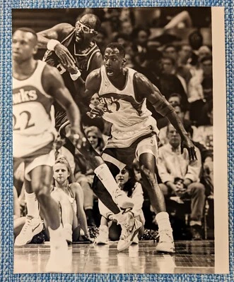 Kevin Willis - Type 1 original photo - 1990's - battling Moses Malone - Image 1 of 2