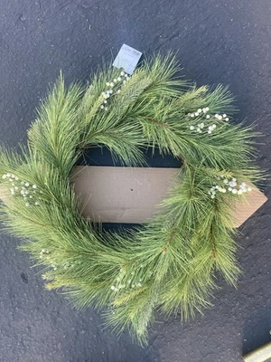 Hearth & Hand Magnolia 26” Objetivo Navidad Corona Bayas Blancas Joanna Foto 1 de 4