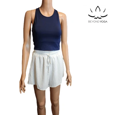 Camiseta sin mangas recortada Beyond Yoga PowerBeyond Strive usada en excelente estado azul marino XS enganches Foto 1 de 4