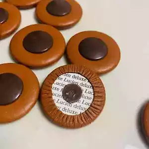 30 piezas Excelentes Almohadillas Saxoleras Cuero Real 37mm Buen Material Saxones Accesorios - Imagen 1 de 5