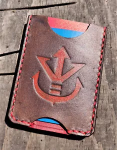 Hecha a mano MENOS Minimalista Cuero Billetera Roja Gris Dragon Ball Saiyan Royal Crest - Imagen 1 de 6