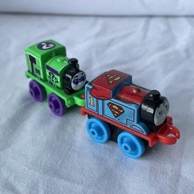 Fisher-Price Thomas & Friends MINIS - DC Friends - Riddler, Superman - Imagem 1 de 3