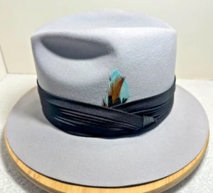 Cappello Fedora Cappellaio Pappagallo Lana Made in MA, USA Grigio Piuma Uomo Grande Vintage - Foto 1 di 19