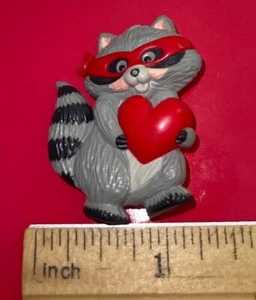 Vintage Hallmark New Valentine Raccoon Holiday Pin New On Card Hal-60 - Picture 1 of 6