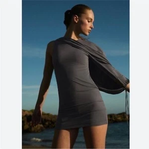 Vestido capa corta Zara tono carbón 2933/721 A1 - Imagen 1 de 12