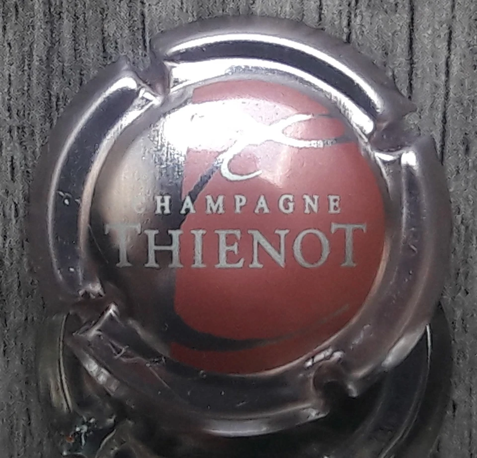 Thiénot Alain : capsule de champagne n° 23 (très bon état) - Photo 1/1