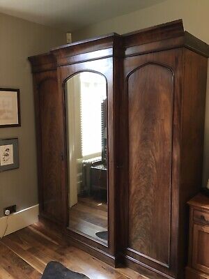 Large Antique Gntlemans Double Wardrobe Draws In Middle Section And Mirror • 301.93£