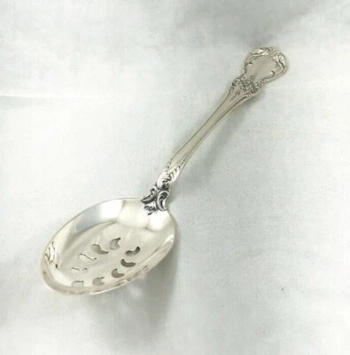 Old Master by Towle Sterling 穿孔桌勺子 — 第 1/4 张图片