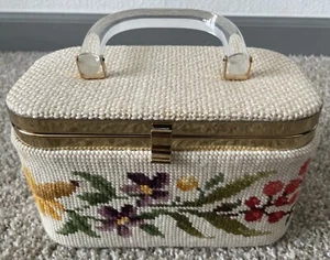 Vintage Flying Needles Florida Embroidered Floral Woven Box Purse Lucite Handle - Picture 1 of 15