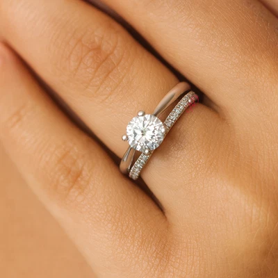 Juego de anillos de boda de diamantes cultivados en laboratorio para mujer 1,72 quilates corte redondo platino 950 Foto 1 de 4