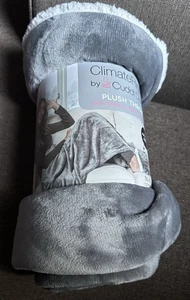 NWT Cuddl Duds Climate Right Plush Throw 50 X 70 Gray With Foot Pocket NEW - Picture 1 of 4