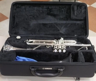 Tromba Yamaha YTR-4335GSII Bb ottone placcato argento con custodia semi... - Immagine 1 di 4