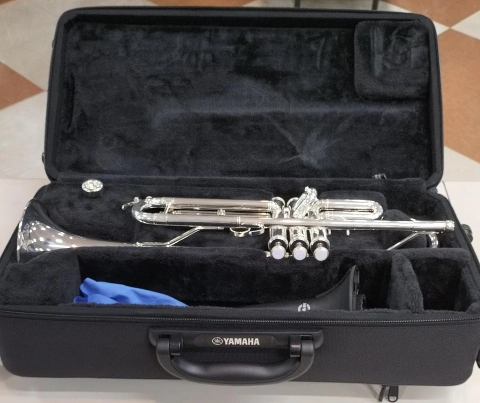 Tromba Yamaha YTR-4335GSII Bb ottone placcato argento con custodia semi... - Immagine 1 di 4