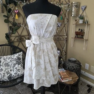 Express- Cream and white strapless Mini dress Size 4 with a bow detail - Picture 1 of 6