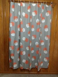 RE Room Essentials - grau, weiß, hellbraun & koralle Duschvorhang - 72" x 70" & Haken - Bild 1 von 7