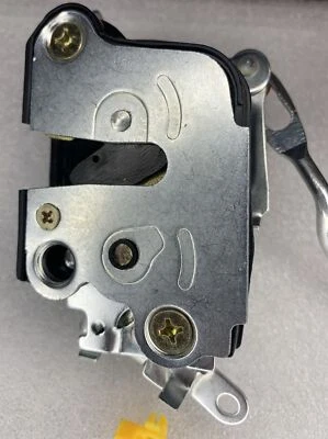 Reparación de pestillo de cerradura de puerta delantera derecha para camioneta Toyota Hilux LN85 LN106 LN130 4x4 Foto 1 de 4