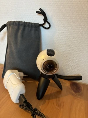 Samsung Gear 360 Grad Kamera SM-C200 - Bild 1 von 4