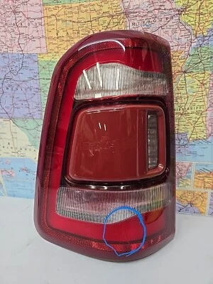 Dodge Ram 1500 2019-2024 OEM luz trasera LED con punto ciego (conductor derecho) Foto 1 de 4