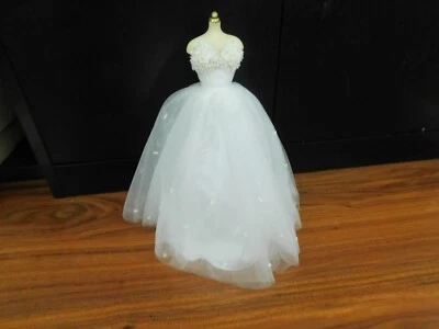 Franklin Mint Elizabeth Taylor Vinyl Portrait Doll White Tulle Gown & Petticoat - Image 1 of 4