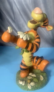 DISNEY Henri Studio - 12” Tigger in Garden with Daisies Sculpture - Picture 1 of 8