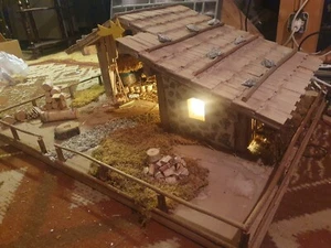 Handgemachte Weihnachtskrippe - Bild 1 von 18