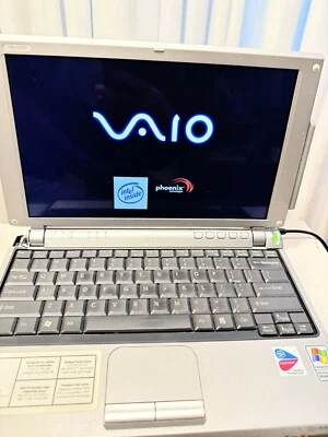 Computadora portátil portátil Sony VAIO de colección Windows XP con enchufe de CA funcionando M2 Foto 1 de 4