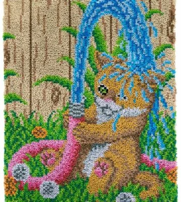 Naughty Kitten Rug Latch Hooking Kit (61x81cm) - Image 1 of 4