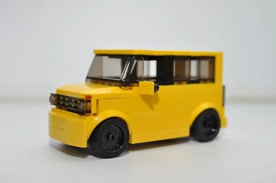 Minifigura Modelo Scion xb Personalizada Escala Amarilla Compatible Construida con Ladrillos LEGO® Foto 1 de 2